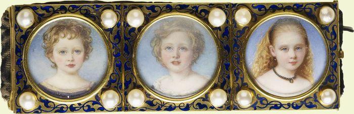 Bracelet with miniatures of Prince Arthur, Prince Leopold and Princess Beatrice Bracelet with miniatures of Prince Arthur, Prince Leopold and Princess Beatrice