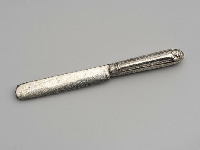 Set of table knives