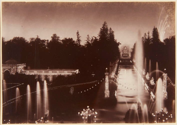 Cascade, illuminated fountains, triumphal arch and fireworks, Peterhof. [Peterhof, 1893. ]