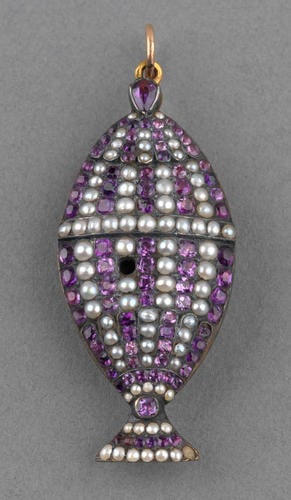 Funerary urn locket containing the hair of Prince Alfred (1780-2)