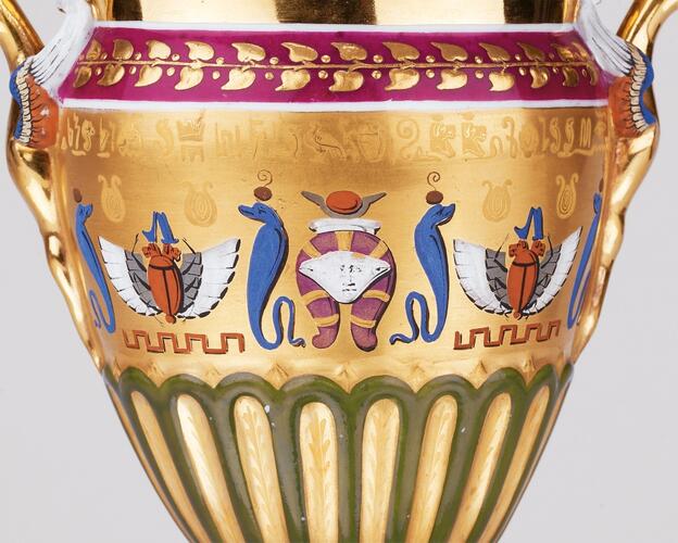 Sugar bowl and cover, part of a déjeuner Sugar bowl and cover, part of a déjeuner