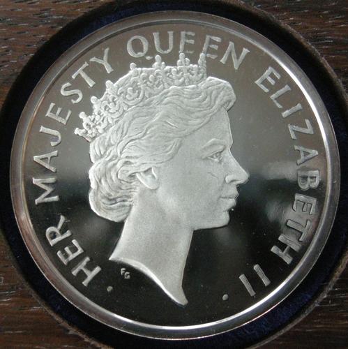 U. S. A. Medal commemorating the visit of H. M. The Queen to the United States, July 1976 U. S. A. Medal commemorating the visit of H. M. The Queen to the United States, July 1976