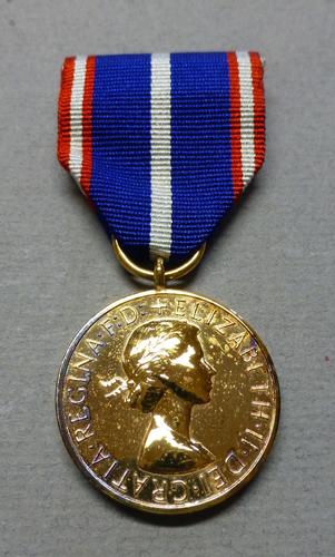 Master: Royal Victorian Medal : Elizabeth II : Gold : Honorary - RVM
Item: Medal