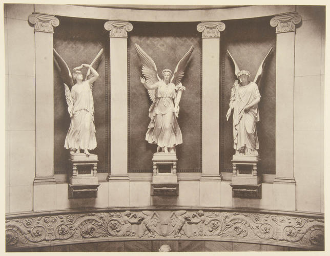 Treppenhaus Viktorien und Friede [Statues of Victory and Freedom, Staircase, Ein Kaiserheim]