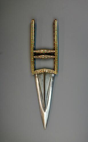 Punch dagger