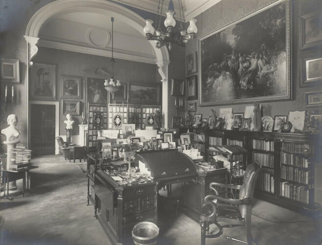 Sitting Room. [King Edward VII Room, Buckingham Palace, 1902-1920]