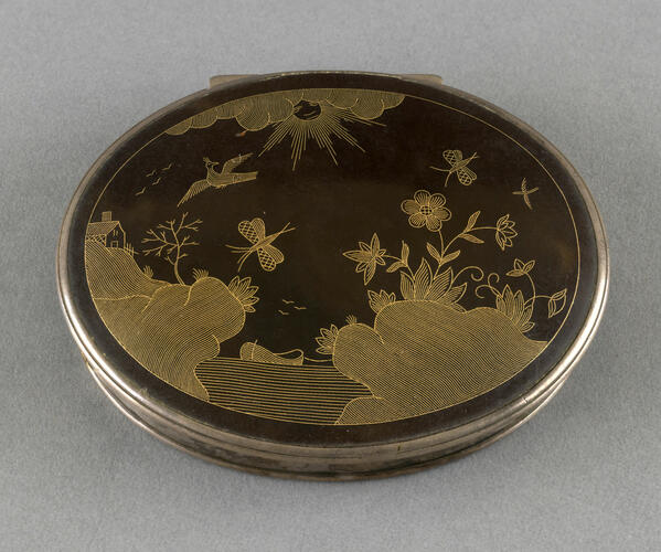 Snuff box