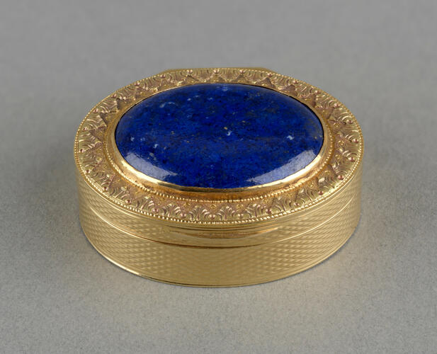 Snuff box