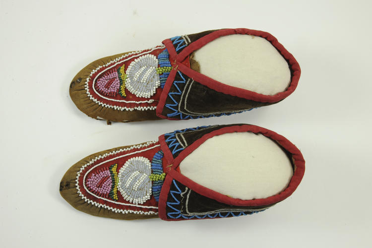 Mi'kmaq - Two pairs of moccasins