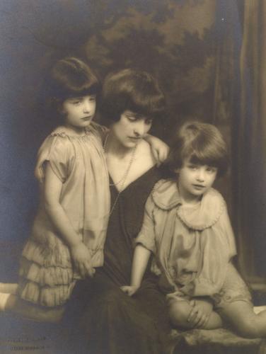 Lady Glamis with her children, Timothy and Nancy, 1924