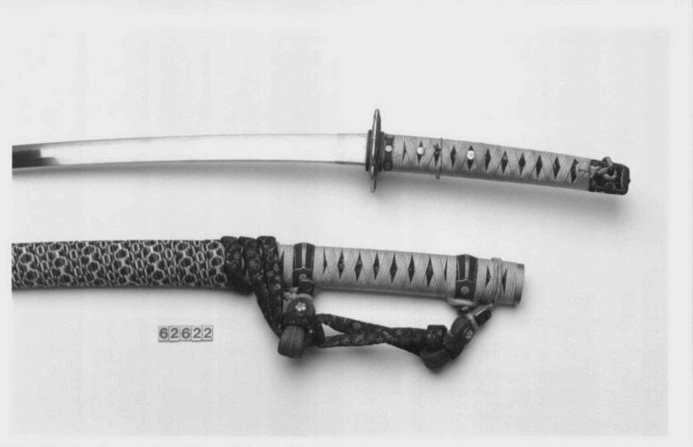 Pair of slung swords (itō-maki no tachi)