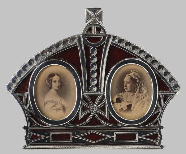 Silver strut frame in the form of an English crown with two portraits of Queen Victoria (1819-1901)