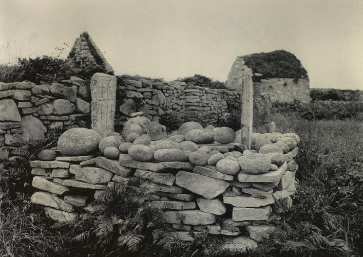 Cloca Breaca Altar and Cursing Stones, Innishmurray, Sligo Cloca Breaca Altar and Cursing Stones, Innishmurray, Sligo