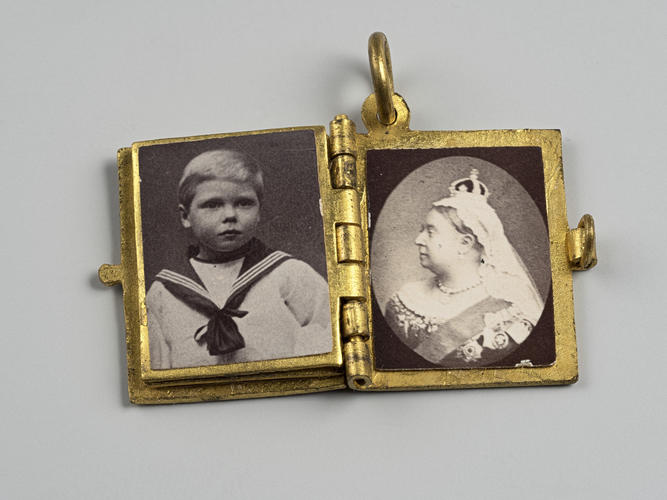 Master: Enamelled 'The Royal Souvenir' Photograph Album. [Queen Mary's Doll's House]
Item: Enamelled 'Royal Souvenir'Photograph Album. [Queen Mary's Doll's House]