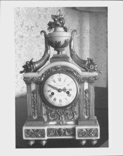 Mantel clock