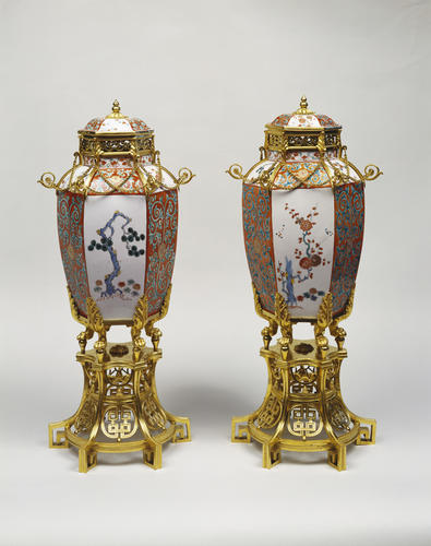 Pair of vases with covers