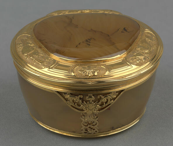 Snuff box