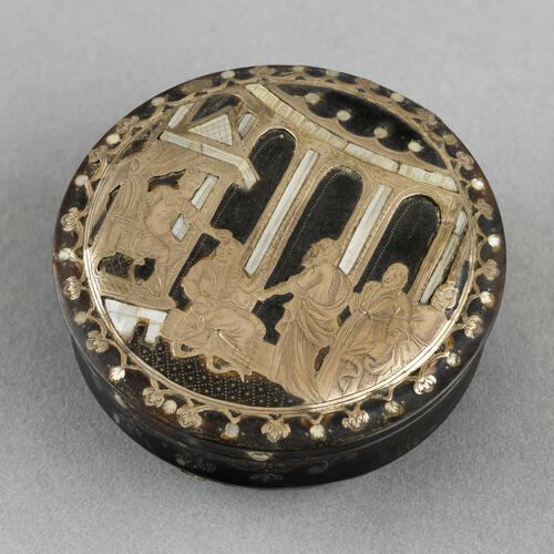 Snuff box