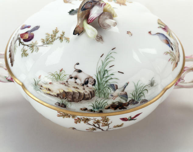 Master: Broth basin, cover and oval stand
Item: Cover Master: Broth basin, cover and oval stand
Item: Cover