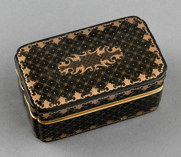 Snuff box