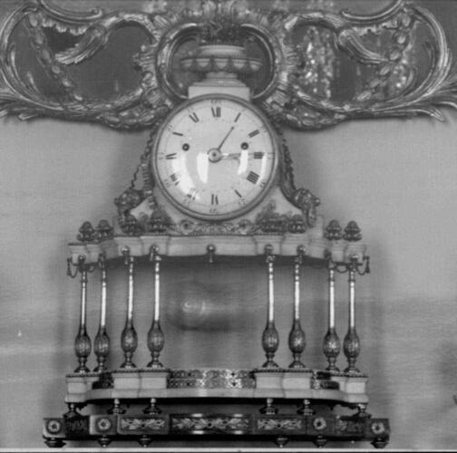 Mantel clock