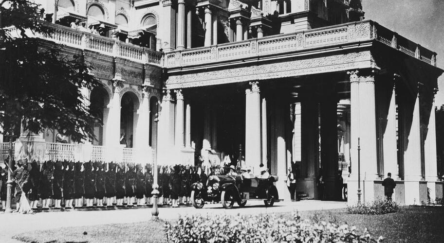 Edward, Prince of Wales at Baroda (now Vadodara): Edward, Prince of Wales. Royal Tour of India, 1921-1922