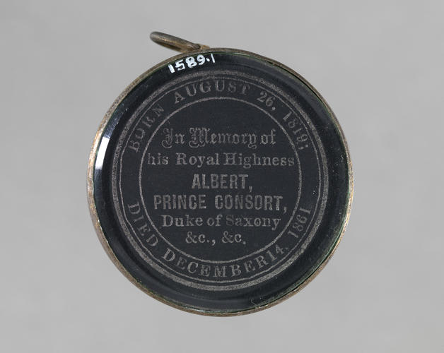 Master: Tape measure
Item: Memorial tape measure Master: Tape measure
Item: Memorial tape measure