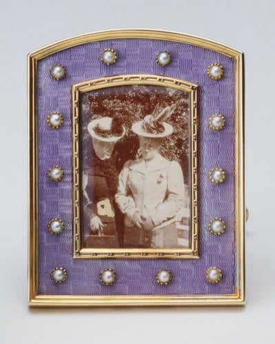 Frame with a photograph of Princess Maud of Wales and Princess Marie of Greece