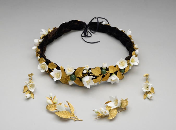 Headdress from the orange blossom parure Headdress from the orange blossom parure