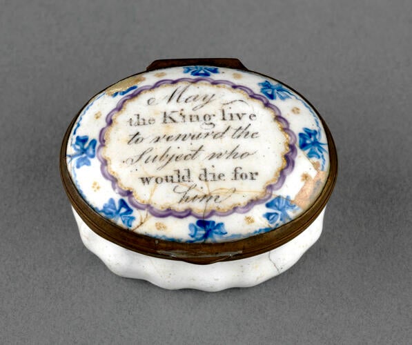 Snuff box