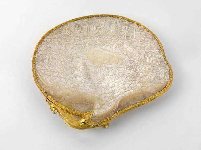 Mother-of-pearl tray