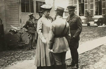 Master: Page 34 of Queen Mary's Album, volume 18, 20 June 1916 to 20 September 1918
Item: Queen Mary with officers, Abbeville Master: Page 34 of Queen Mary's Album, volume 18, 20 June 1916 to 20 September 1918
Item: Queen Mary with officers, Abbeville