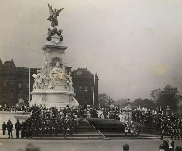 Master: Page 30 of Queen Mary's Album, Volume 15 (17th November 1909 - 16th December 1911)
Item: Unveiling of the Queen Victoria Memorial