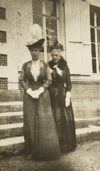 Master: Page 34 of Queen Mary's Album, volume 18, 20 June 1916 to 20 September 1918
Item: Queen Mary and the Countess of Airlie, Abbeville Master: Page 34 of Queen Mary's Album, volume 18, 20 June 1916 to 20 September 1918
Item: Queen Mary and the Countess of Airlie, Abbeville