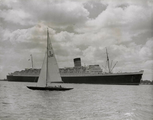 'Blue Bottle' meets 'Queen Elizabeth', 1948
