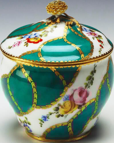 Pot à sucre Hébert (part of a tray and tea service) Pot à sucre Hébert (part of a tray and tea service)