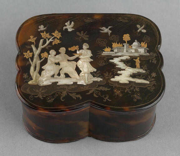 Casket with removable tray