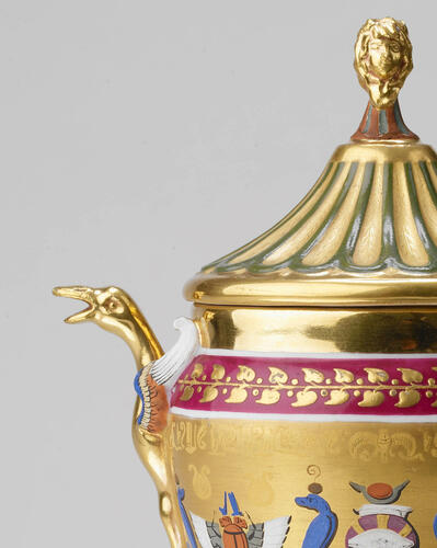 Sugar bowl and cover, part of a déjeuner Sugar bowl and cover, part of a déjeuner