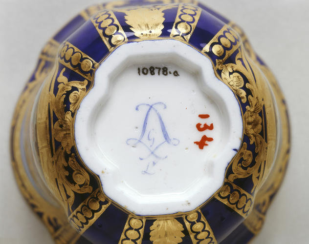 Master: Variant of gobelet lizonné
Item: Cup Master: Variant of gobelet lizonné
Item: Cup