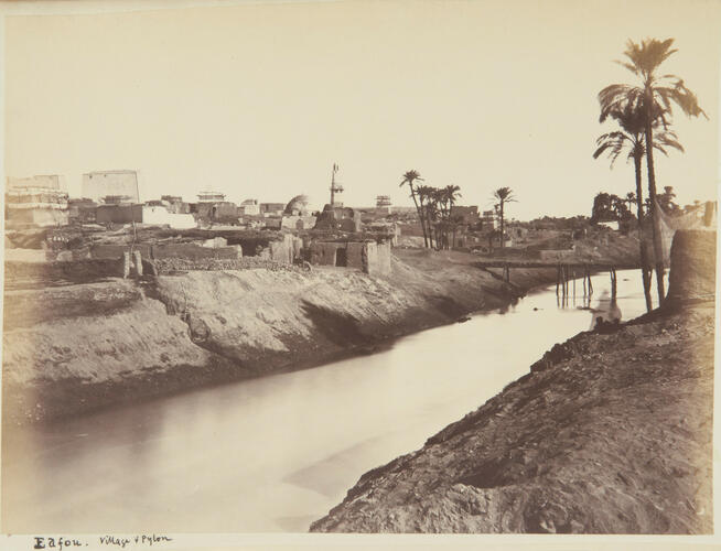 Edfou - village and pylon
