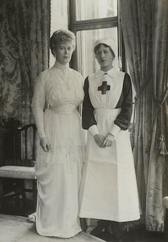 Item: Queen Mary and her daughter Princess Mary Item: Queen Mary and her daughter Princess Mary