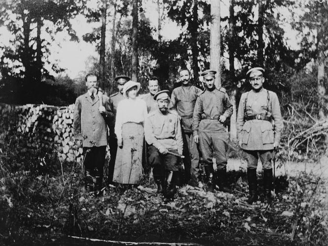 Nicholas II, Emperor of Russia, Grand Duchess Anastasia Nikolaevna, Prince Vasily Dolgorukov and servants at Tsarskoye Selo