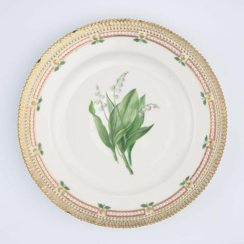 Master: Set of dinner plates
Item: Convallaria majalis