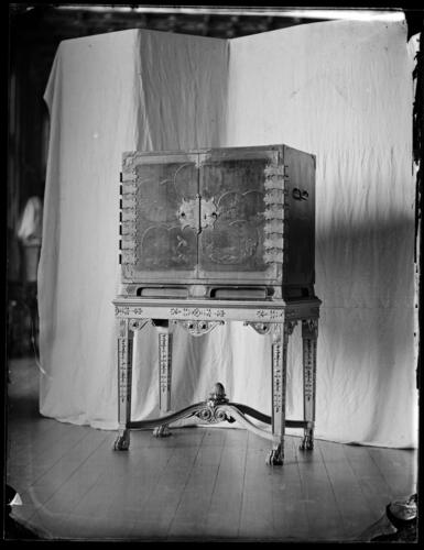 Glass plate negative of a cabinet