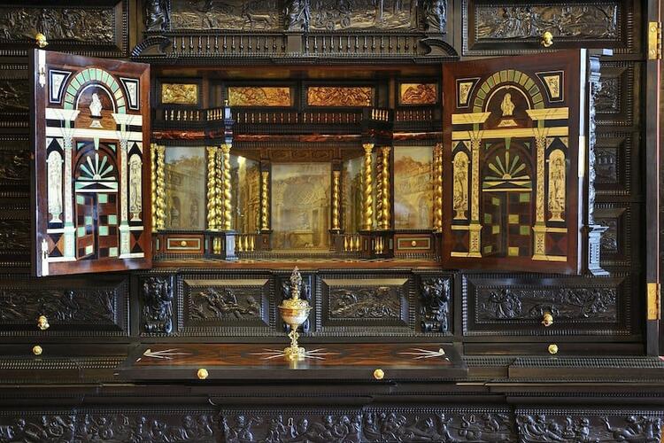 Cabinet-on-stand Cabinet-on-stand