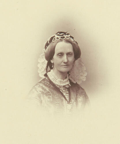 Portrait of an unidentified Lady [Photographic Portraits Vol. 4/62 1861-1876]