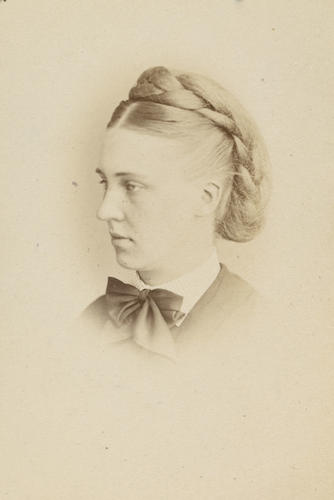 The Countess of Breadalbane. [Photographs, English Portraits. Volume 70. ]