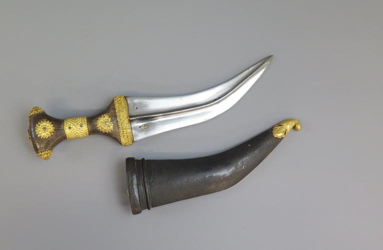 Dagger (jambiya) and scabbard