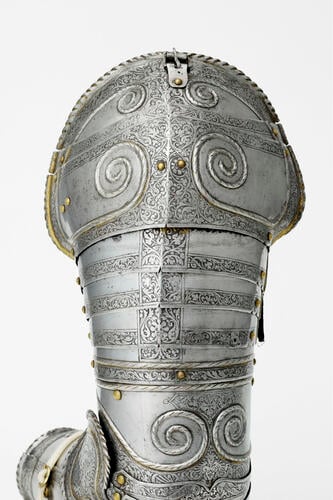 Pair of field spaudlers and vambraces of Henry VIII