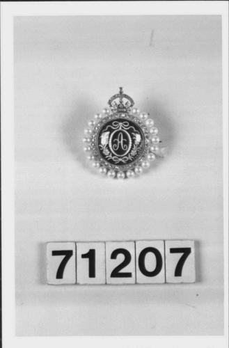 Brooch